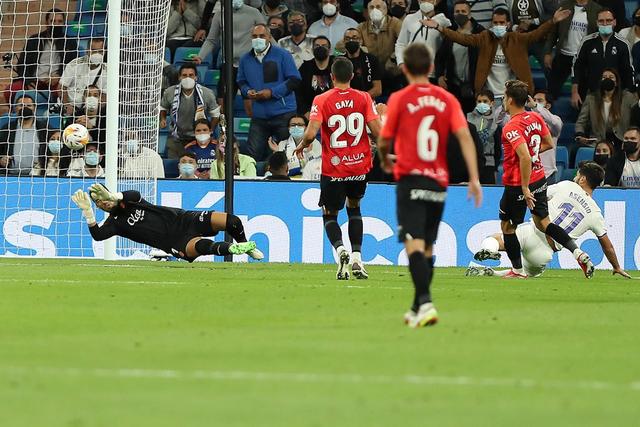 郭艾伦自曝感染新冠 腿部训练中出现严重拉伤